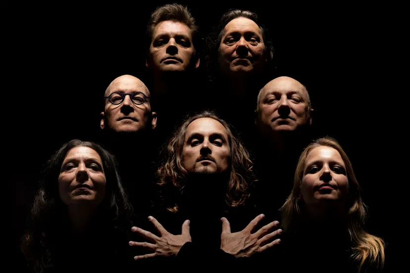 promobeeld crazy little things queen the story liggend fotocredits don cruscio