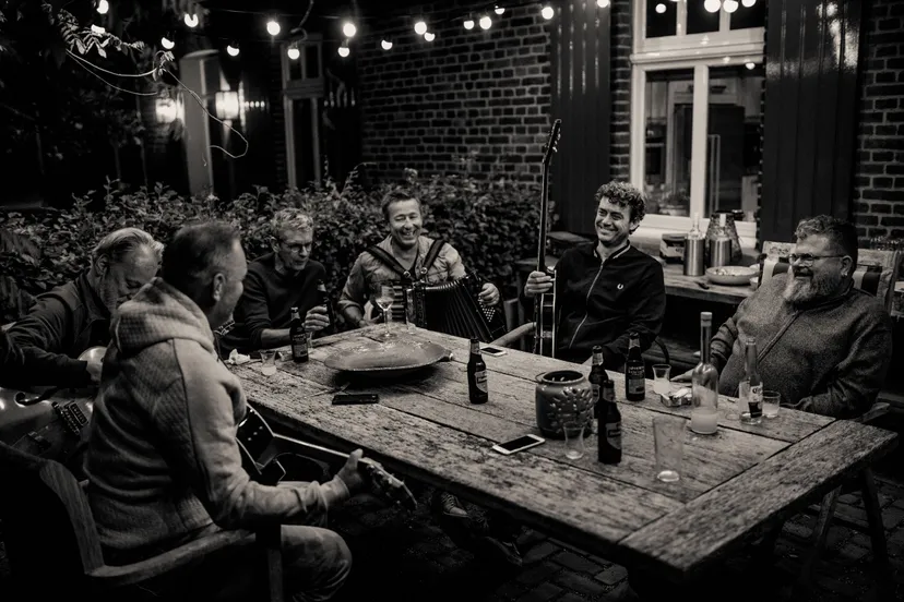 rh alleendeliedjes liggend