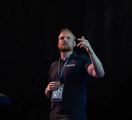 seeders dennis akkerman rechtenvrije afbeelding 430x389 1