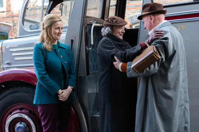 the miracle club st 3 jpg sd high copyright 2023 ww entertainment