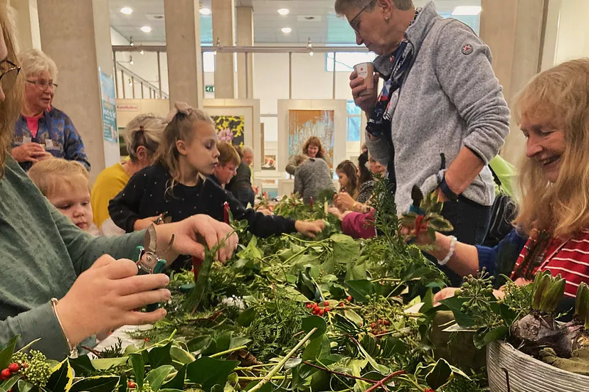 Kerststukjes maken met Groei en Bloei in De Cultuurfabriek
