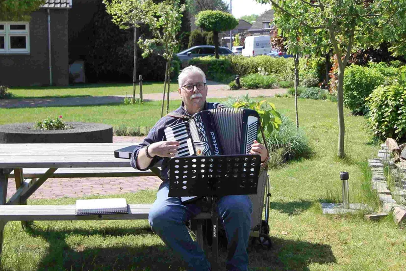 accordeonist ad hoeks