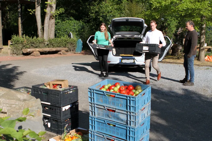 jumbo brengt fruit naar zoo