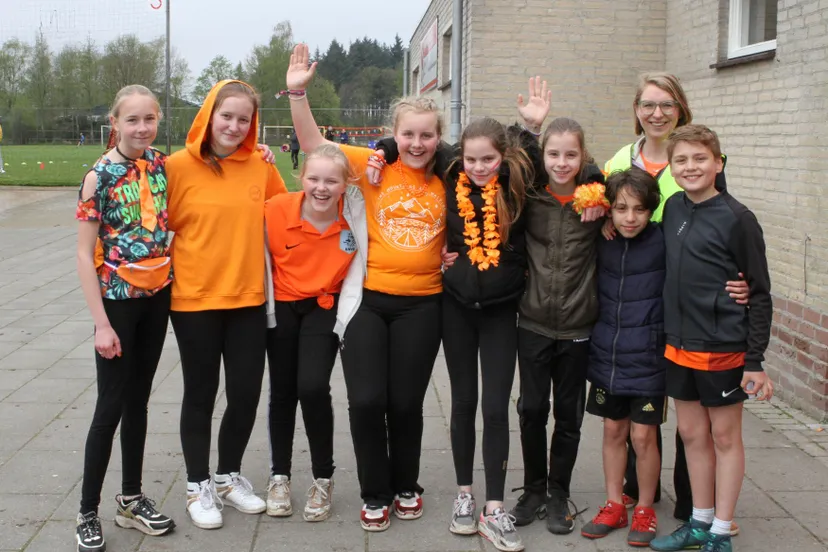 leerlingen groep 7 met juf maureen