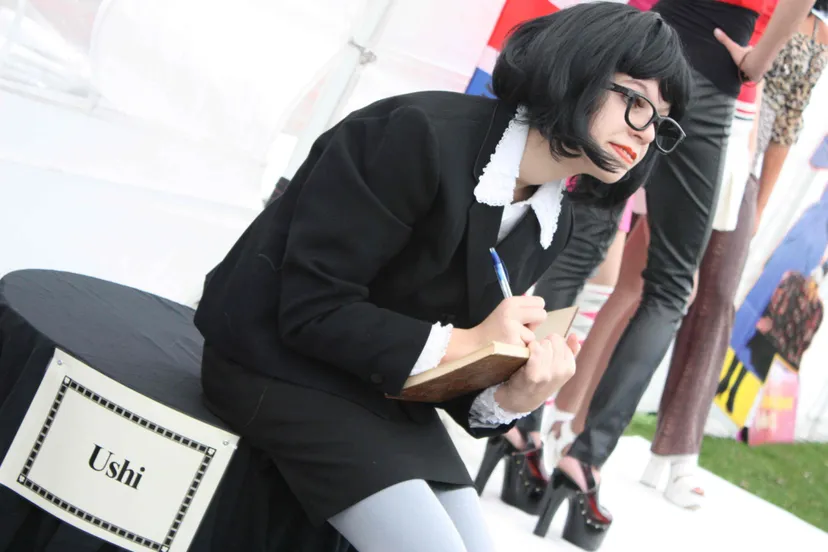 levend standbeeld ushi