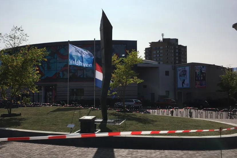 monument oorlogsslachtoffers vlag