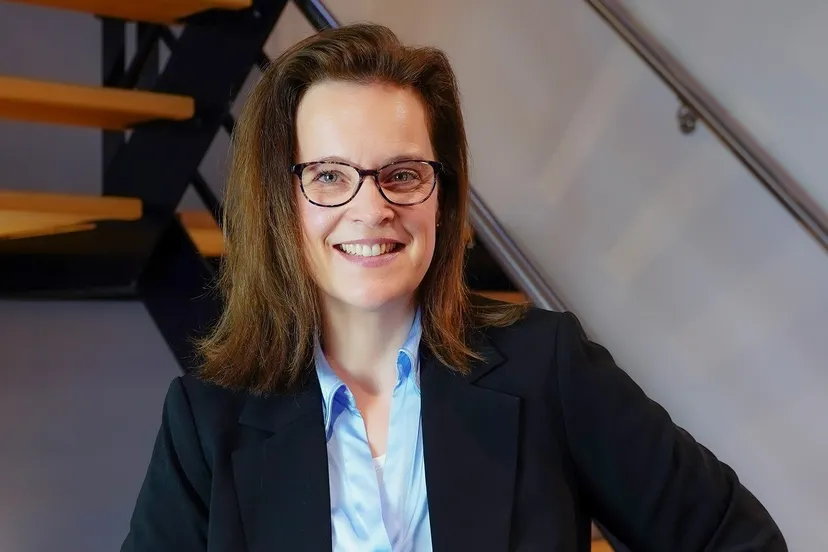 mr esther jaspers van mierlo liggende foto