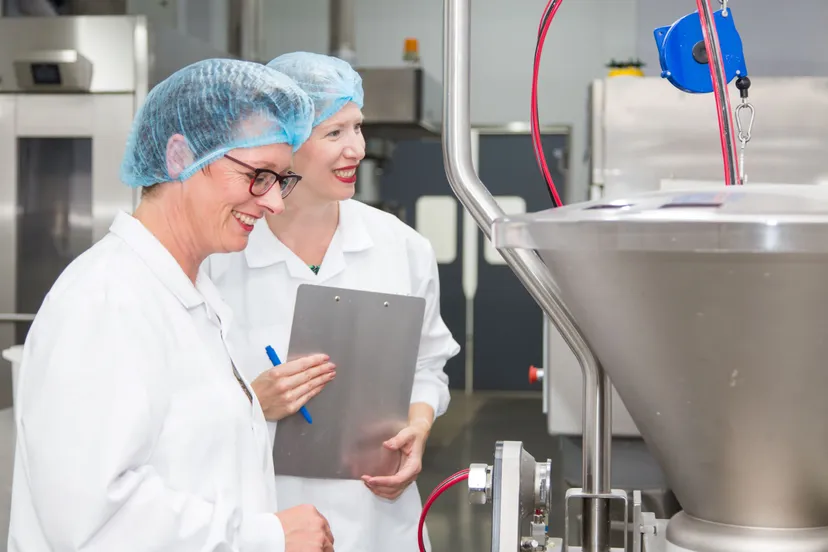 paulusse bedrijfsopleidingen 46 links tanja sleddens rechts martine paulusse