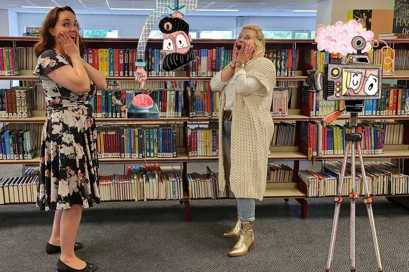 professor grutjes zoekt de uitknop debbie links en christel