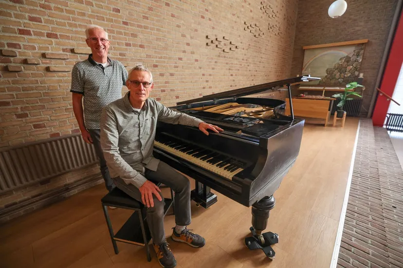 wim hofstra staand en han vogel foto bert jansen