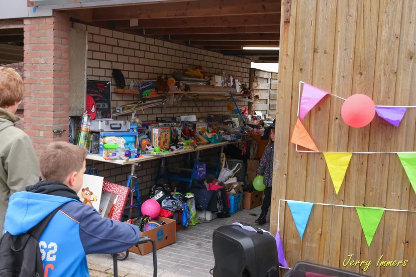 garagesale 04