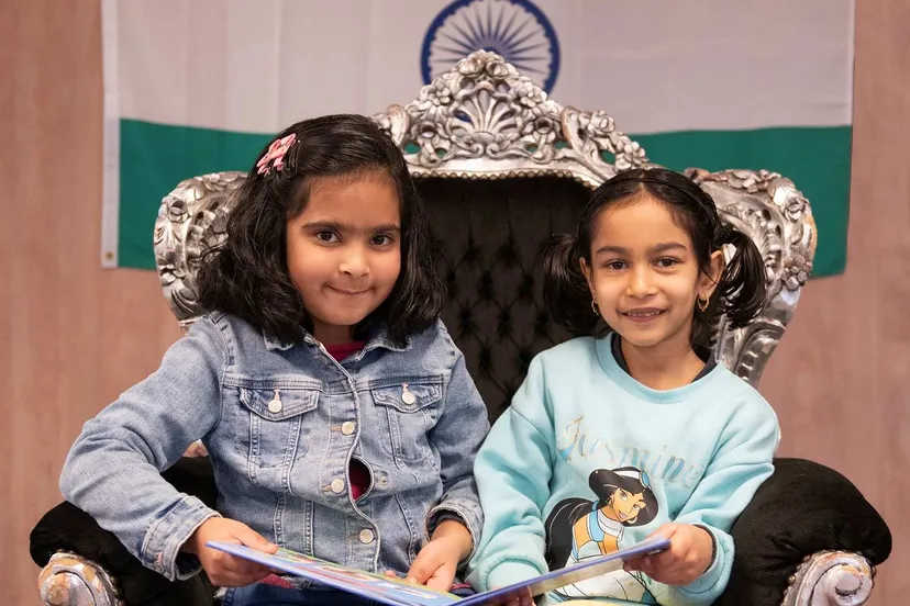 voorlezen in 8 talen foto willem binnendijk