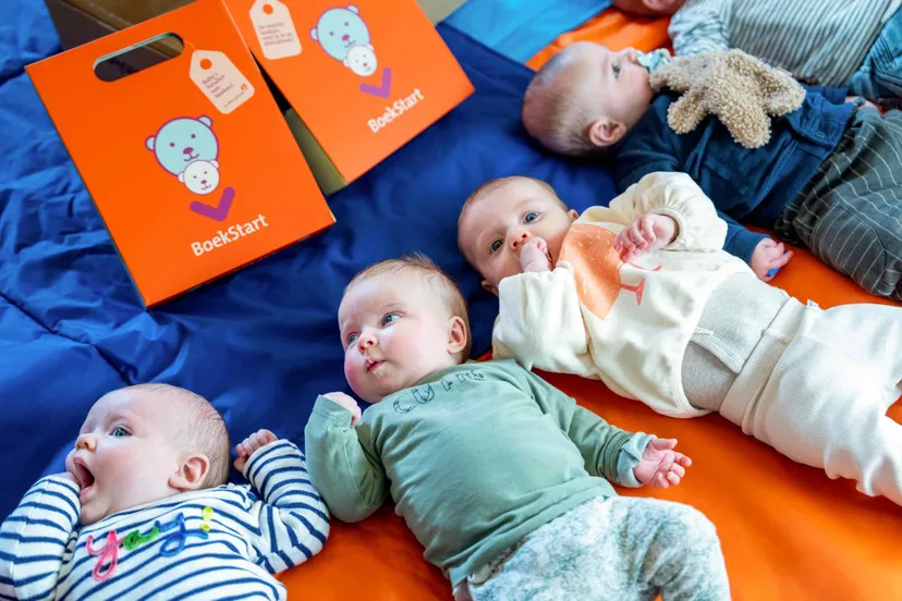 boekstart babys en koffertjes