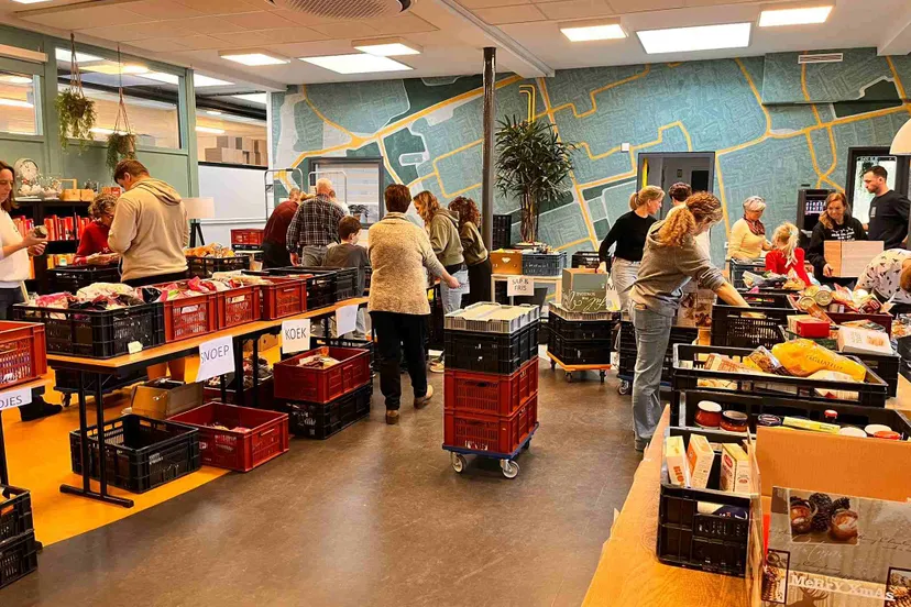 Voedselbank Geef een kerstpakket-2025-01