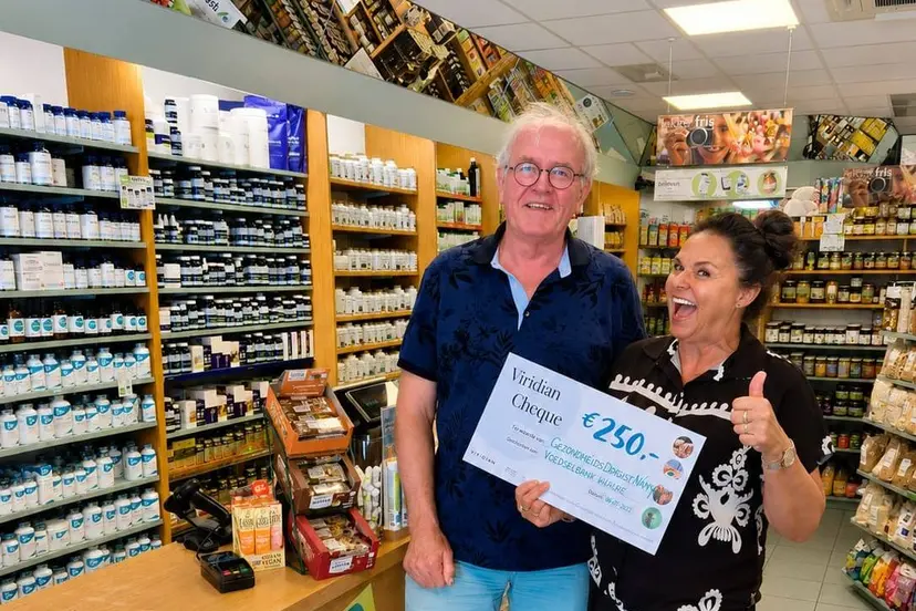 Overhandiging cheque aan Voedselbank Waalre
