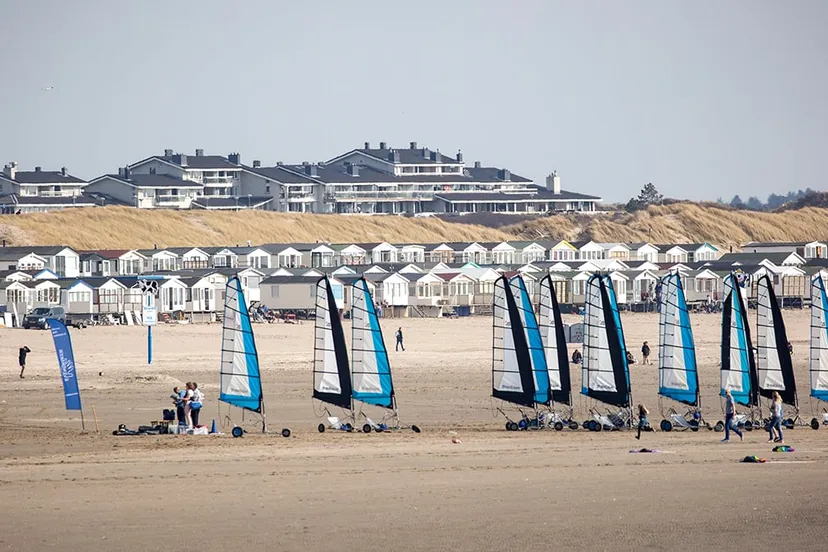 5i5a3967 strand ijmuiderslag small