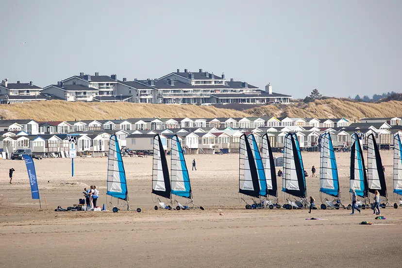 5i5a3967 strand ijmuiderslag small