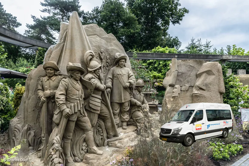 sculptuur buiten1jpg 1 kopieren