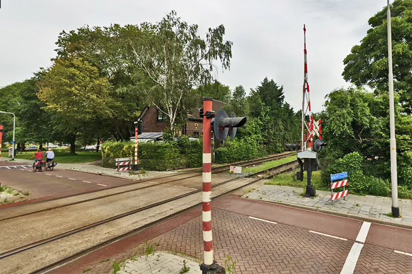 spoorwegovergang velsen noord google streetview
