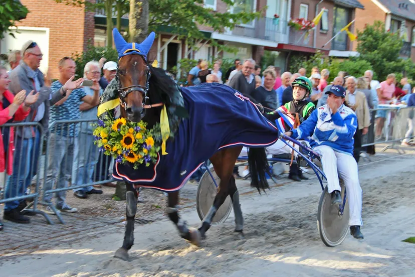 winnaar banner kortbaandraverij