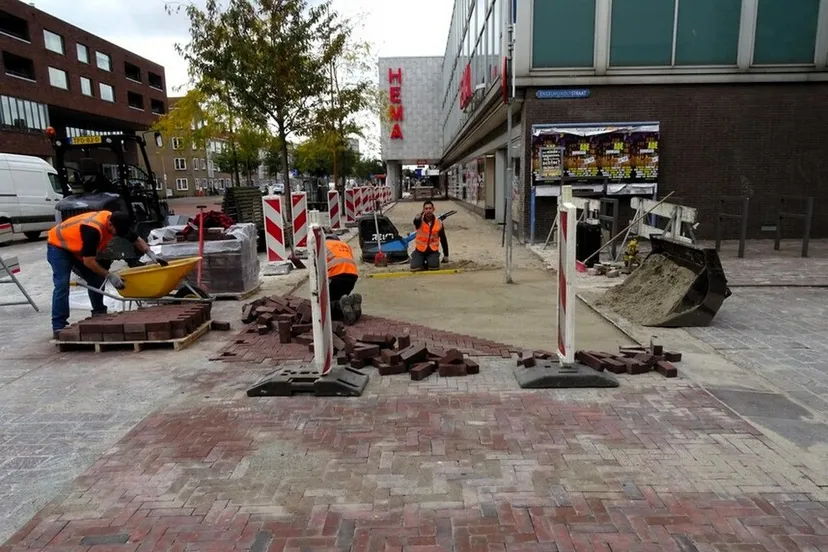 foto 9 10 2024 610 stoep vervangen door klinkers