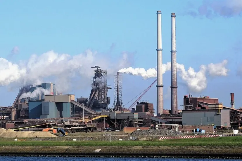 foto 29 3 2021 109 met de fiets over de nieuwe zeesluis ijmuiden tata steel hoogoven zes en zeven