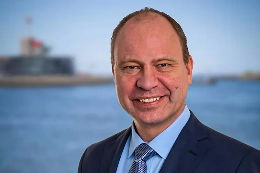 de 52 jarige diepstraten is momenteel wethouder en 1e locoburgemeester in velsen kopie