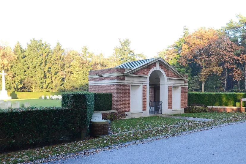 1920px venray war cemetery