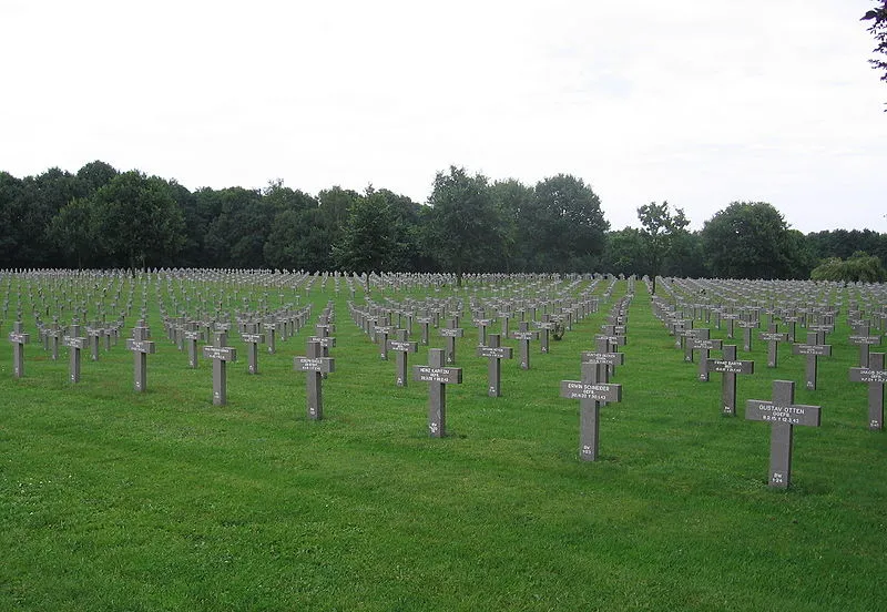 800px cemeteryysselsteyn5