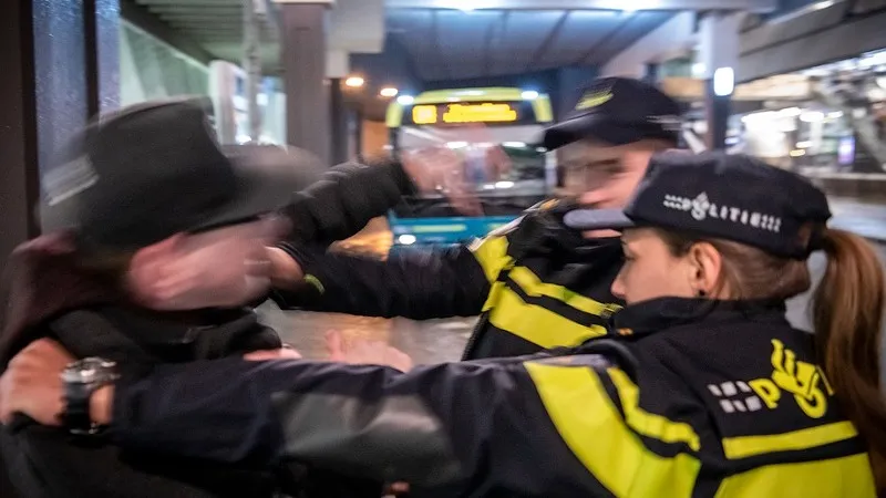 geweld tegen politie en hulpverleners 001cms