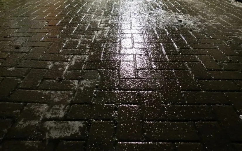 22dec12 ijzel wegdek roodeschool 915x518