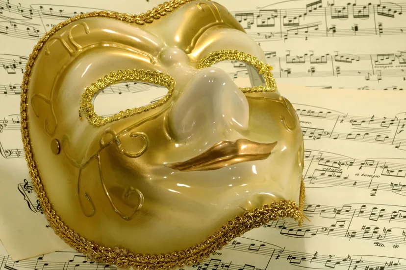 230423 mm maria calls door jo