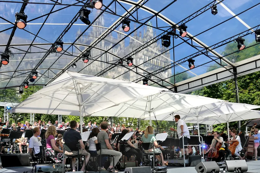 230521 mm opera parade joop2