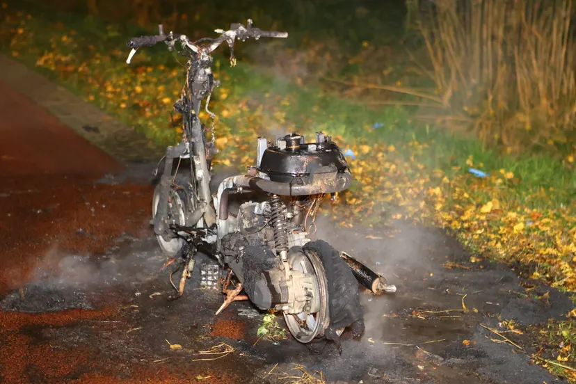 bromfiets in brand bergenhuizensestraat vught 2