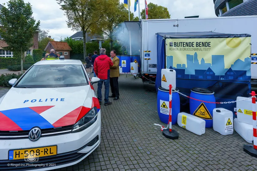 cr de bus van de bijtende bende 009