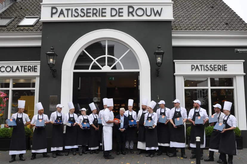 de rouw overhandiging 1e gebaksdoos 2