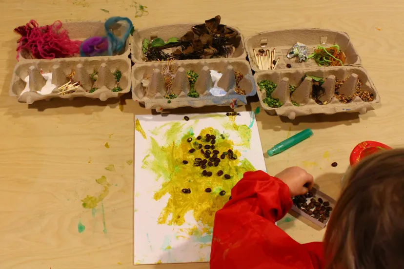 foto buro buiten de lijntjes