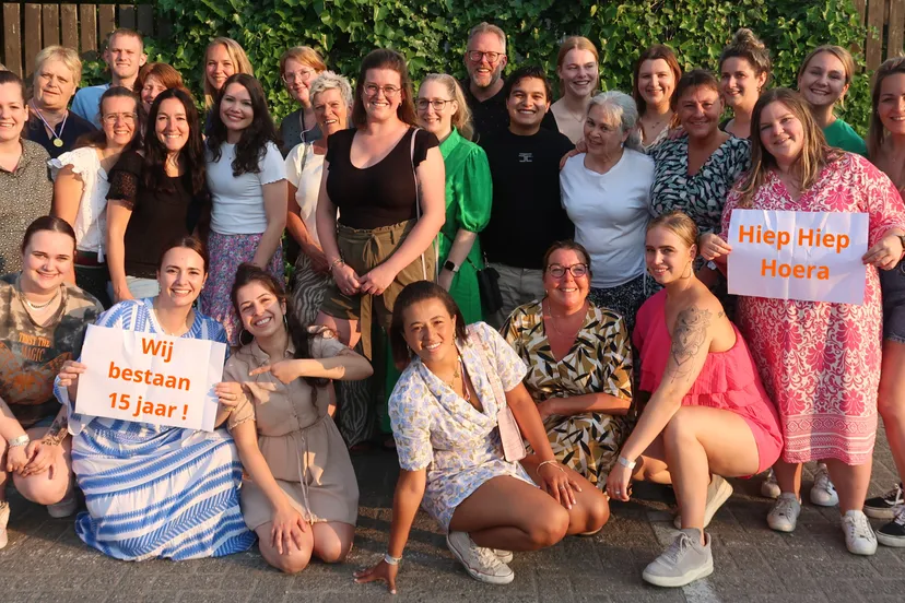 foto team onder de pannen