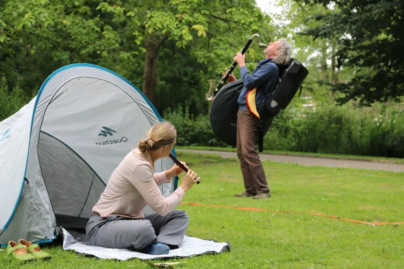 herrie in de tent foto