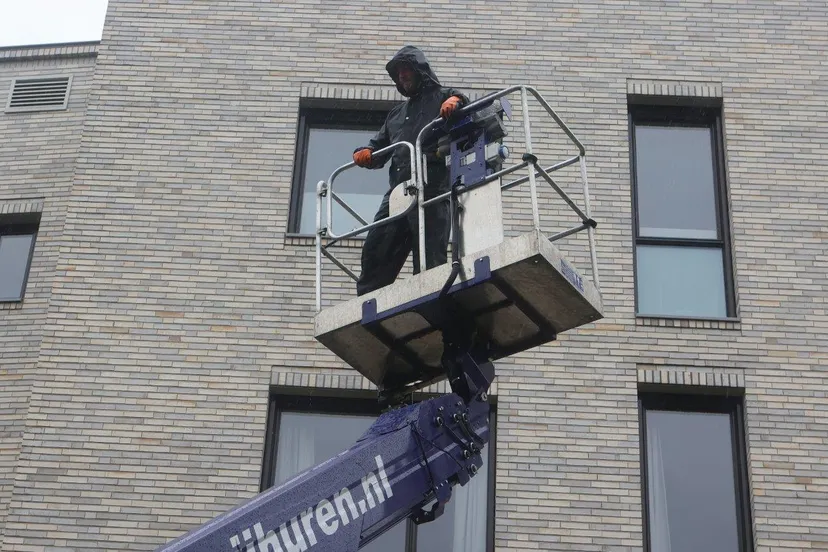 man vast in hoogwerker vught 3