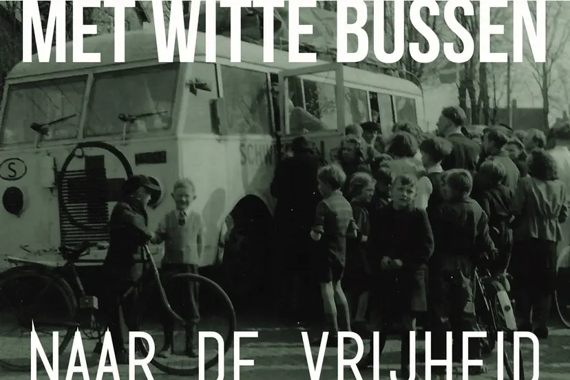 omslag boek met witte bussen naar de vrijheid