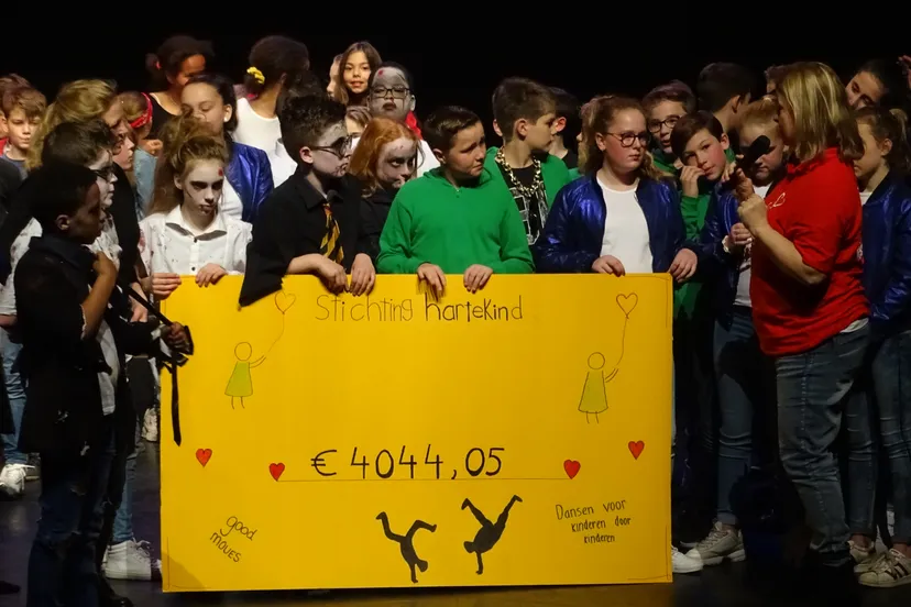 overhandiging cheque good moves 2019