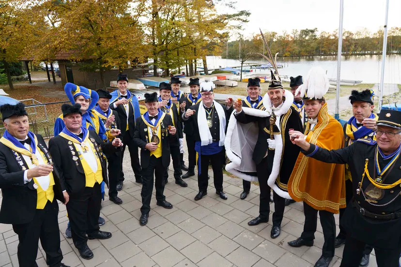 prins en gevolg bij ijm 0095