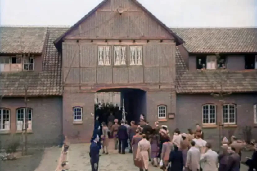 still 2 uit ingekleurde polygoonfilm herdenking 8 9 1946 nm kamp vught