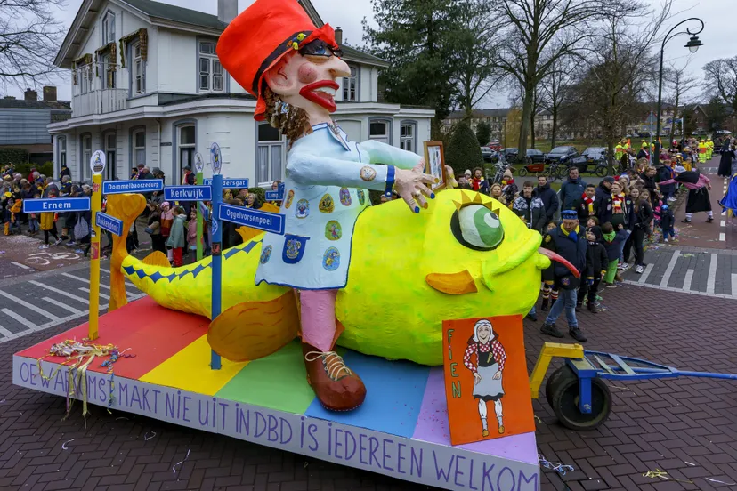 wagens en groepen optocht groot 010