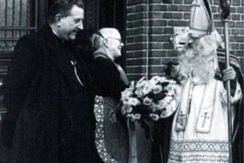 voorblad boekje vrouwen voor het voetlicht