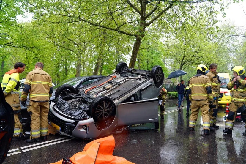 2025 04 23 meesters multi media fotos ongeval op zijn kop glorieuxlaan vught5