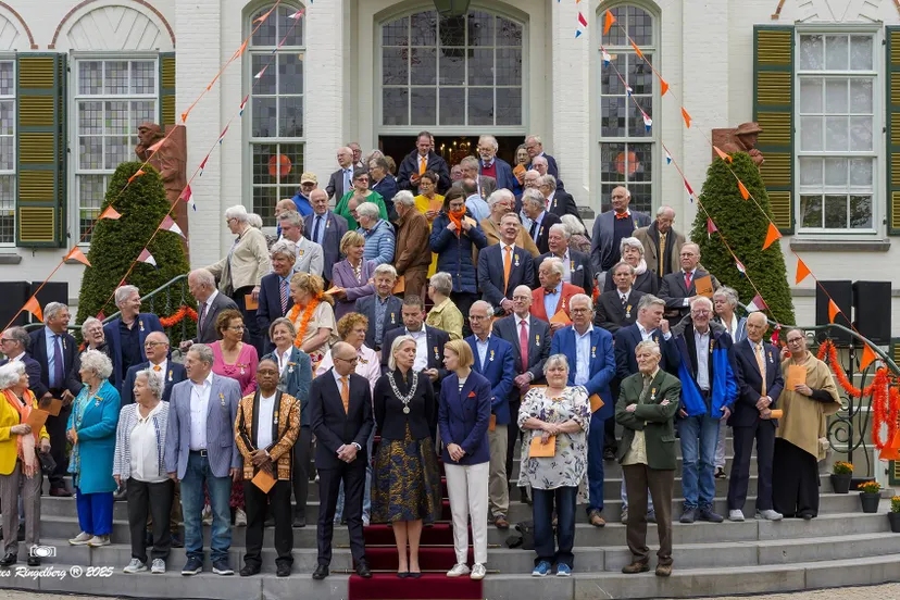 koninigsdag bij het raadhuist 2025 0014
