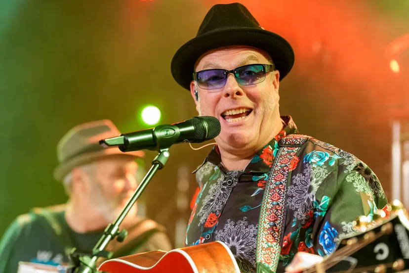 THE MAVERTRICKS A TRIBUTE TO THE MAVERICKS - 024