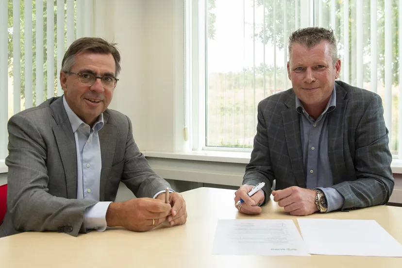 180801 ondertekening contract met afvalverwerker suez lr 9598